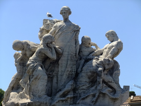 dramatische versiering van brug in Rome