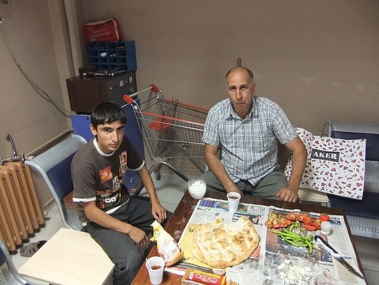 ontbijt in Van terwijl we op de bus wachten